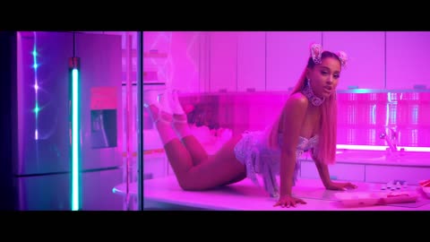 Ariana Grande - 7 rings (Official Video)