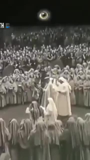 The queen coronation you wear not allowed to see