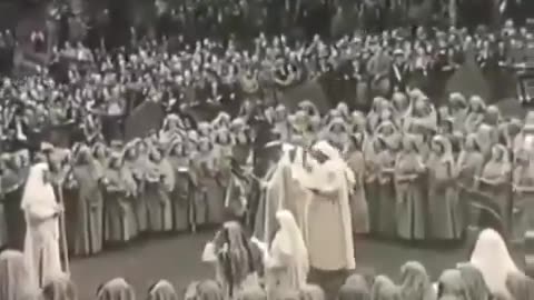 The queen coronation you wear not allowed to see