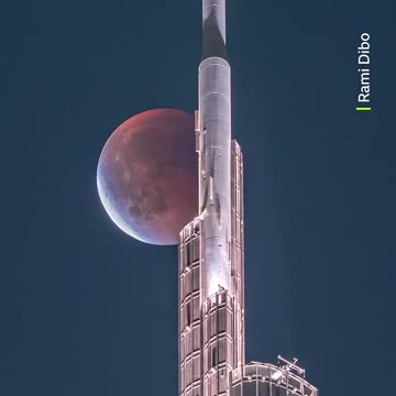 ‎A blood moon rising over Dubai s skyline 🌗 #BloodMoon #Dubai #BurjKhalifa #Moon #Shorts