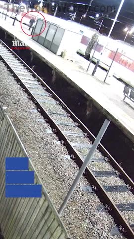 CCTV of Muslim terrorist who stabbed 11 ppl in London train last night