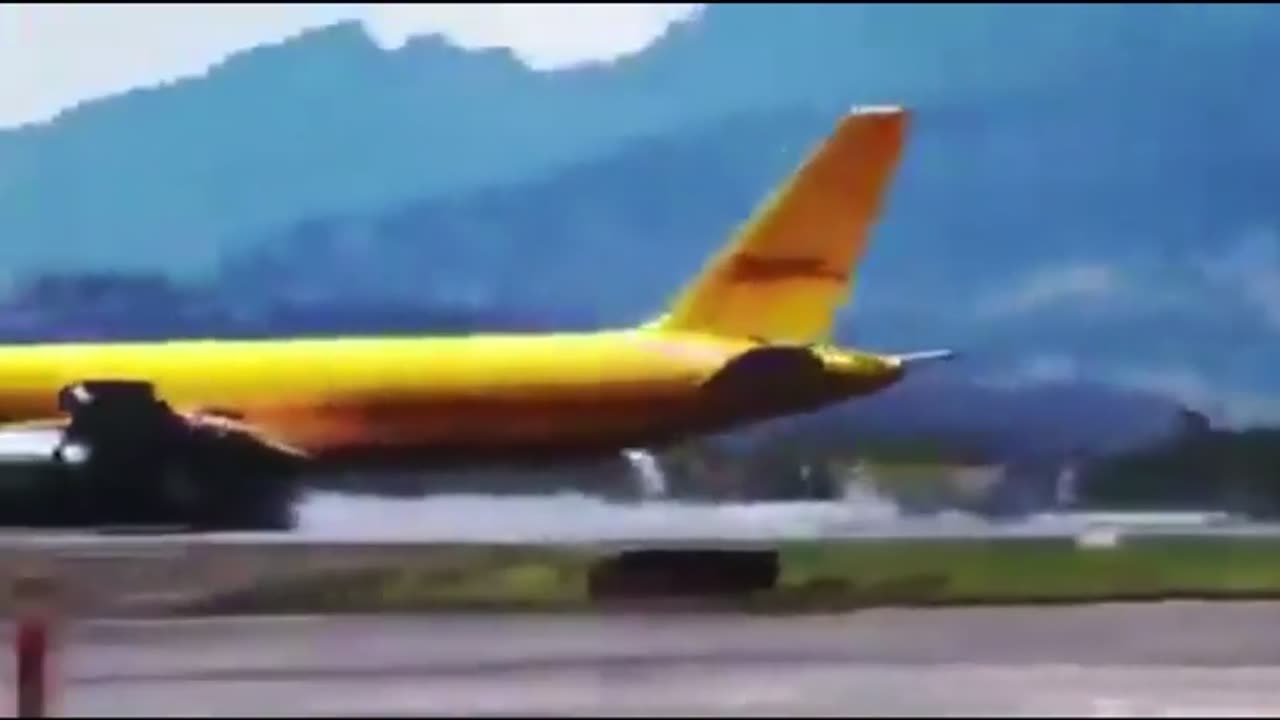 😮🚁 Unbelievable Cargo Plane Crash Landing! | FeedMyCuriosity
