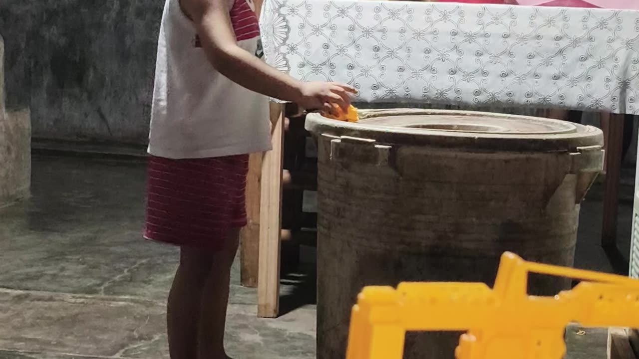 Daghan ug new toys si Grey