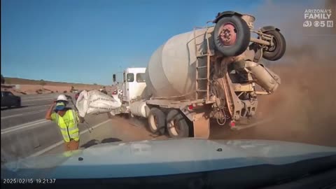 [USA][AZ] roadside work crew run for their lives as a truck crashes into them