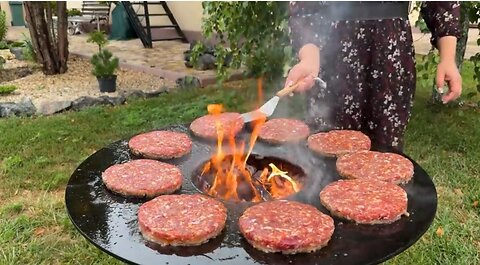 A_meter-long_Cheeseburger_made_of_Steak,_Cutlets,_Cheese_and_Vegetables!_Surprise_everyone!) 
