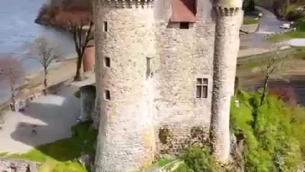 Exploring the Secrets of Val Castle 🏰✨