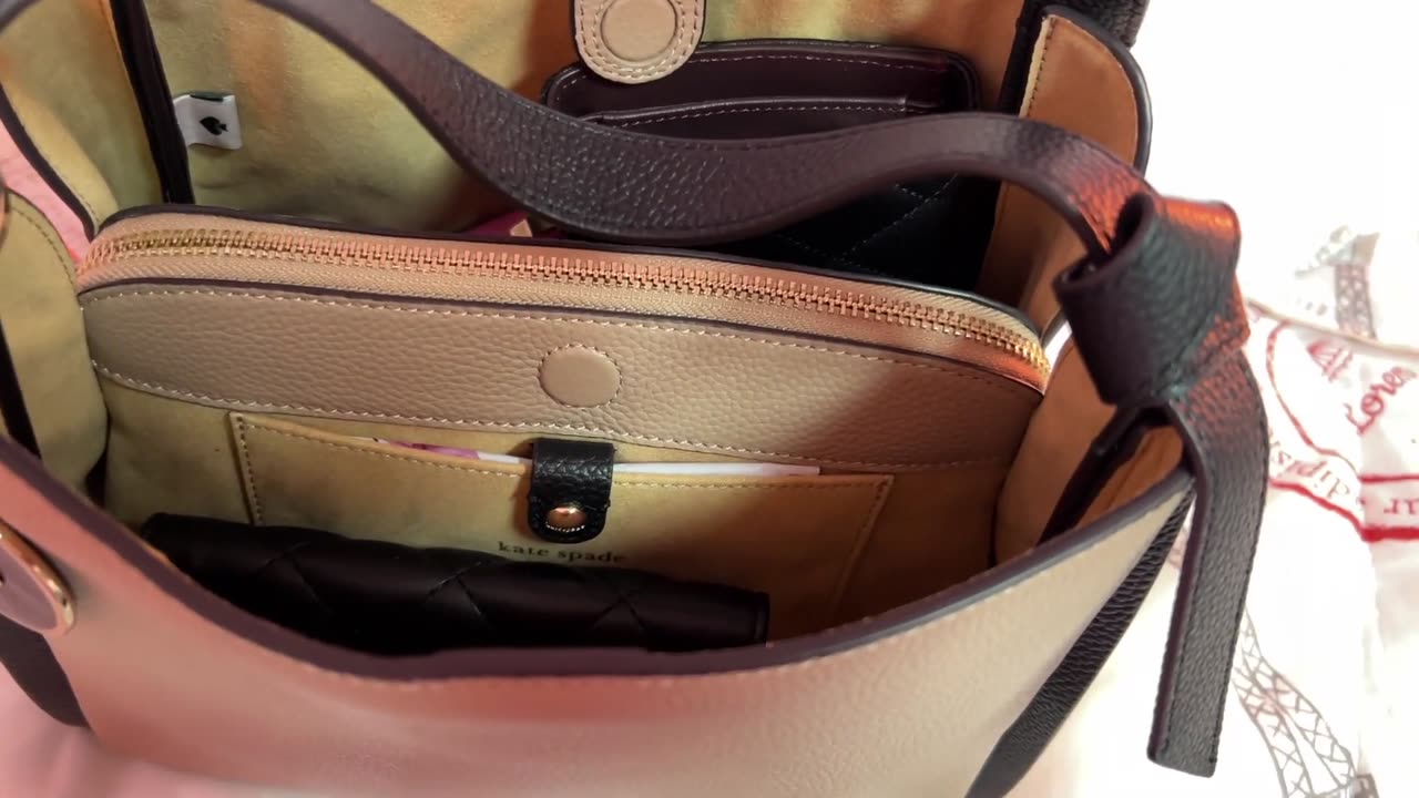 What's in my Kate Spade Knott Crossbody Satchel Bag.