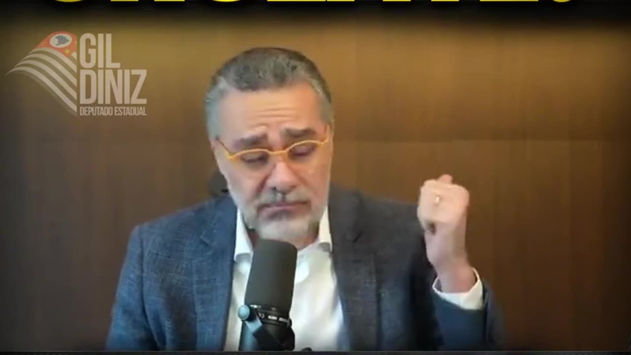 Moraes destitui defesa de Filipe Martins no processo