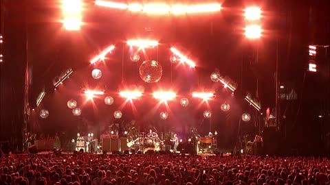 Elderly Woman Behind the Counter in a Small Town - Pearl Jam (live)