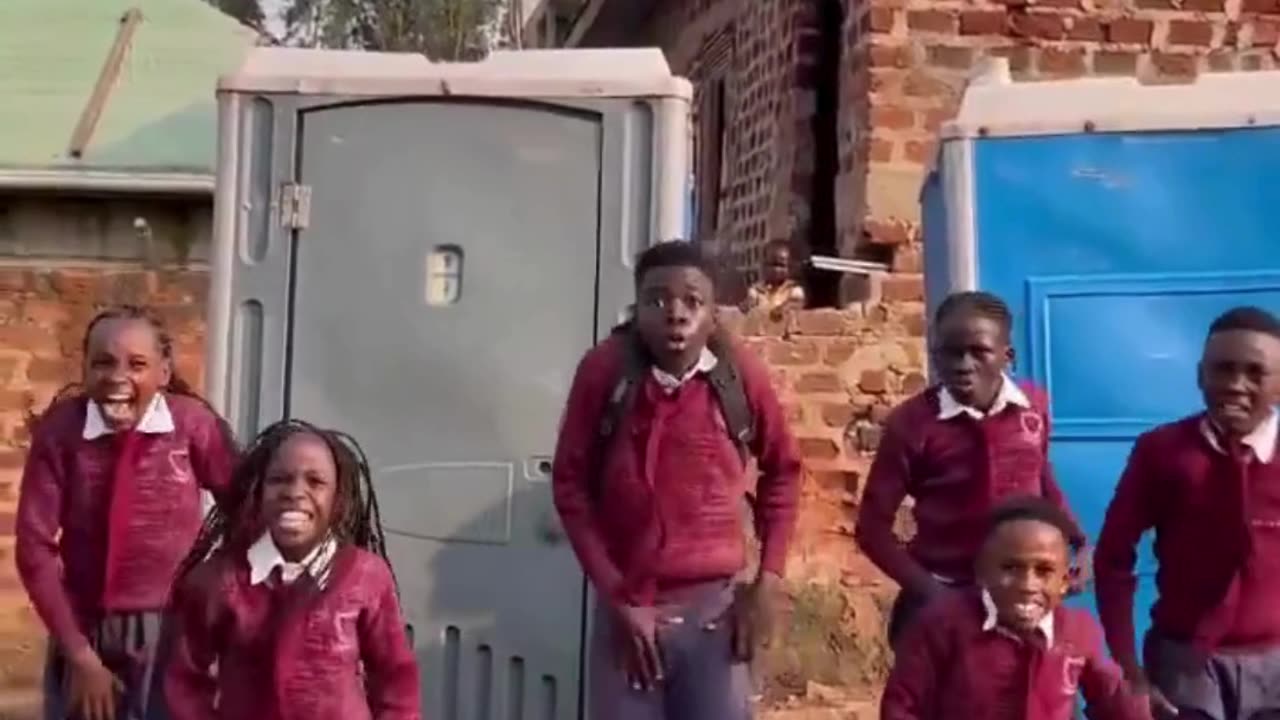 When Nature Calls 🚽🤣 | Portable Toilet Fails 😂 #ToiletFails 🚽😂 #ComedyGold 🤣 #FunnyClips 😂🔥 #Epic