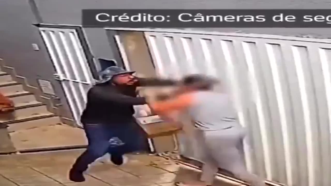 Man disguises himself as a delivery driver to gain entry to a womans residence