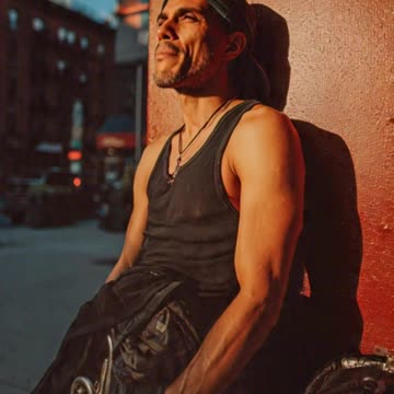 The video is made with AI, it may be artificial.