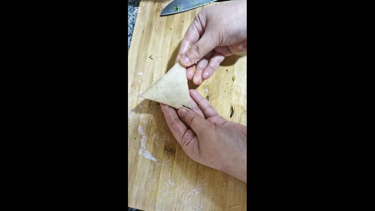 samosa foldind technique..easy and helpful.