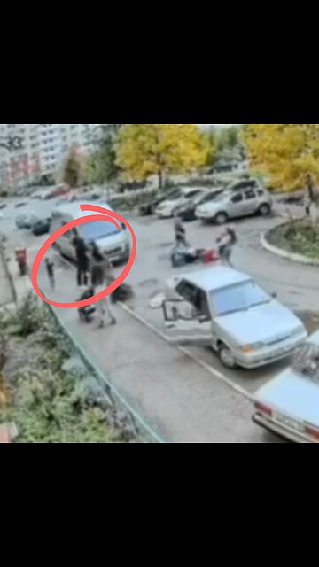 Un repartidor atropella a una niña y el padre decide golpearlo