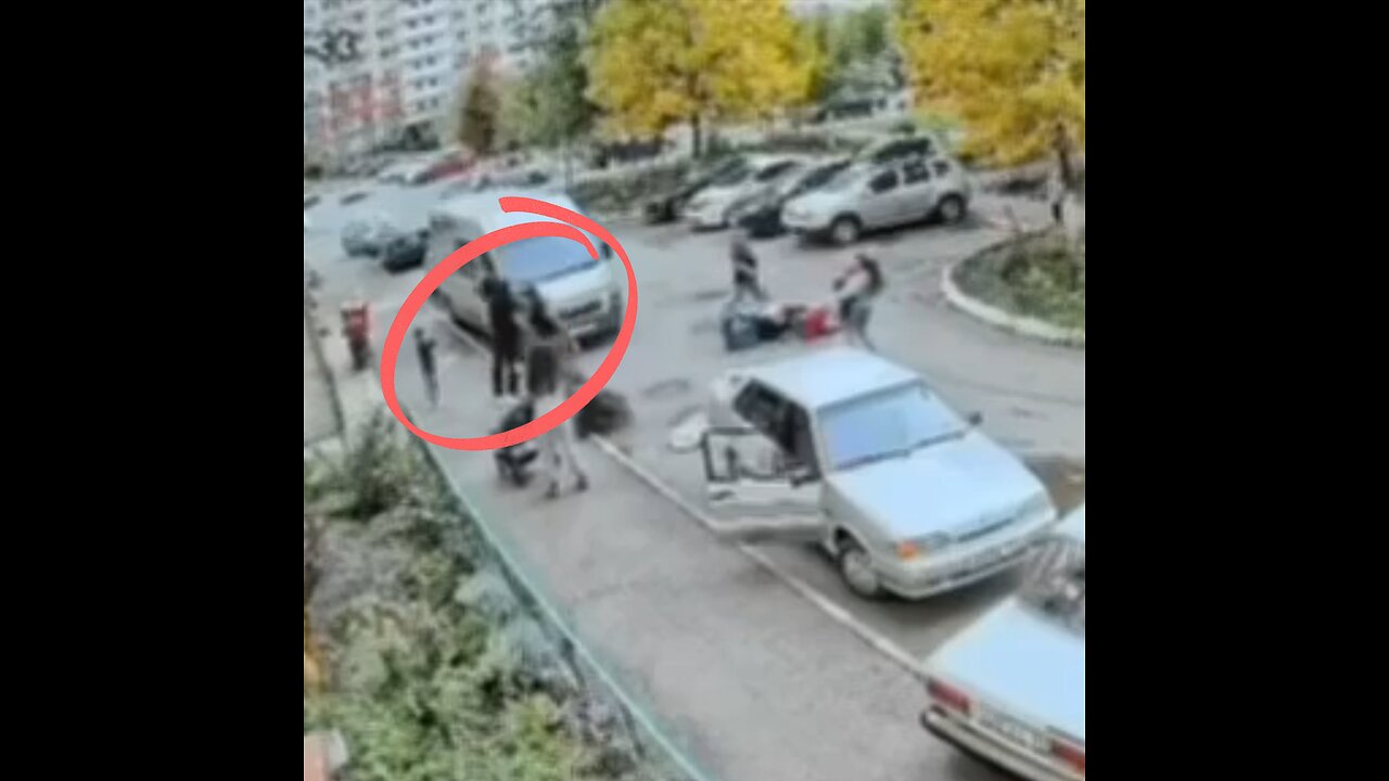 Un repartidor atropella a una niña y el padre decide golpearlo