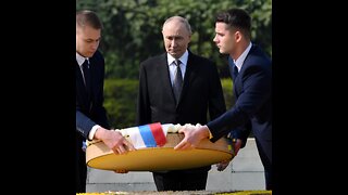 Putin deposita una ofrenda floral en el monumento a Gandhi
