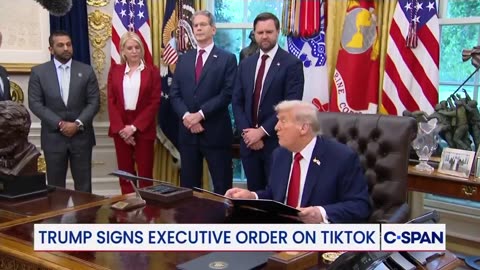 🚨⚡️BREAKING AND UNUSUAL Trump signs an executive order to acquire TikTok ... 