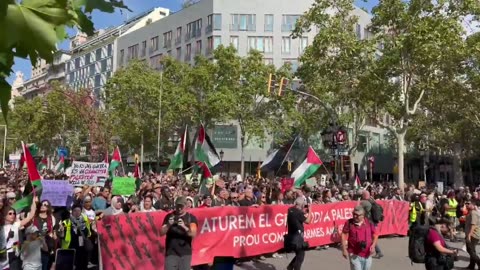🚨🇪🇸🇵🇸 Barcelona residents gather in Catalonia Square to show support for Palestine