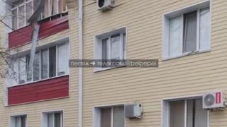 💥 The first minutes after an air defense missile hit an apartment building in the village