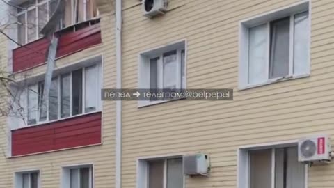 💥 The first minutes after an air defense missile hit an apartment building in the village