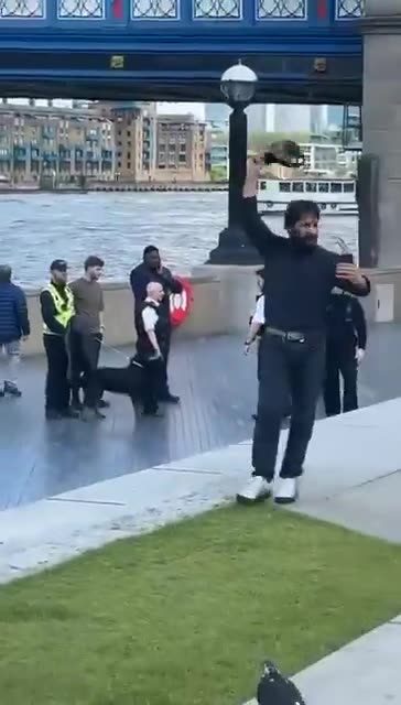 A fake asylum seeker in London warns us of his intentions: "Remember this face