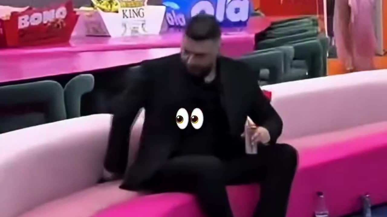 Ish-konkurrenti nxjerr pamjet dhe ndez rrjetin: Vajza i dha Mirit telefon?