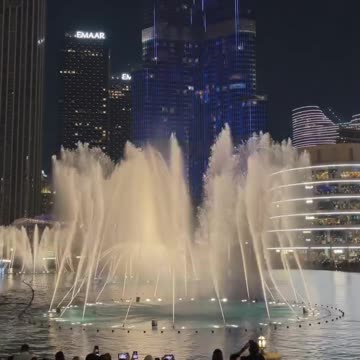 ⭐Mesmerizing dancing water fountain