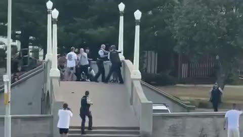 The Bondi movie: A guy filming it from a perfect position and yet no Police thinking the same thing?