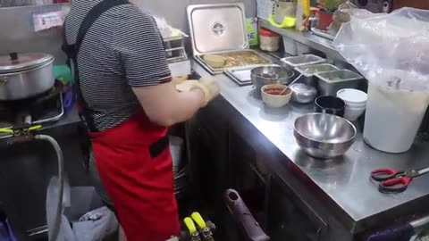 30 Years of Mastery! Market Grandma’s Unique Way of Cooking Ramen | Korean Street Food