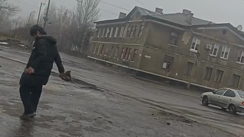 Russian Soldier Trying to Extort "Protection" Money from Residents( Occupied Gorlovk, Donetsk)