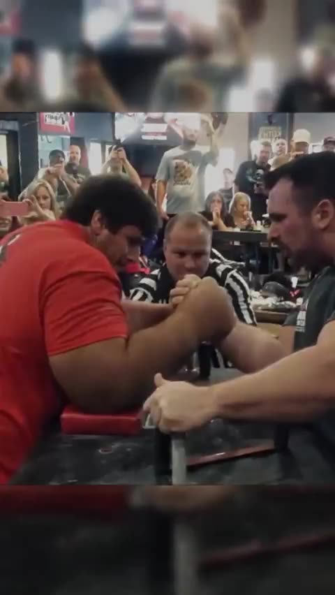 An arm wrestler with giant arms