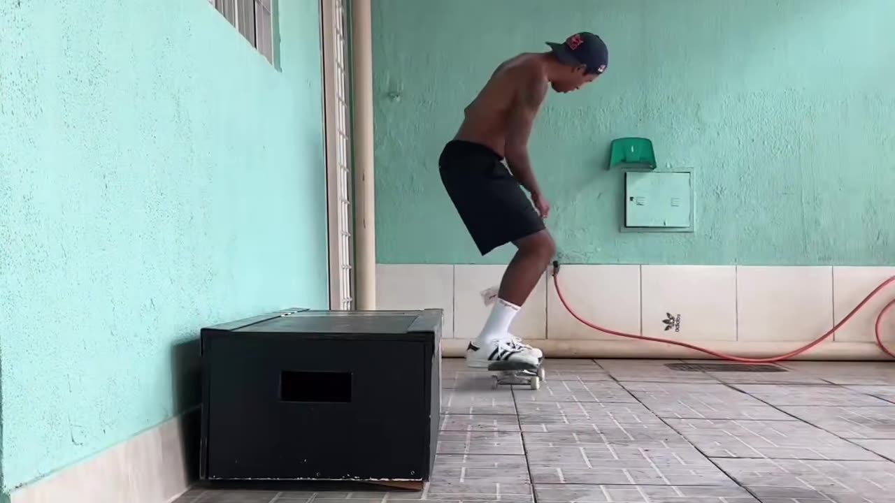 🎄🛹 Felipe Lands Insane Ledge Trick After Hours! | SkateNation