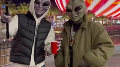 Alien in front of the sphere 1 😂