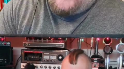 Kid Rock shows Jesse Watters what he’s going to be for Halloween 🎃 🤣