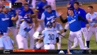 Ángel Reyes con un nuevo HR en Finales