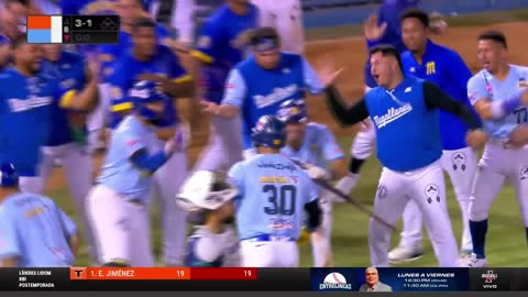 Ángel Reyes con un nuevo HR en Finales