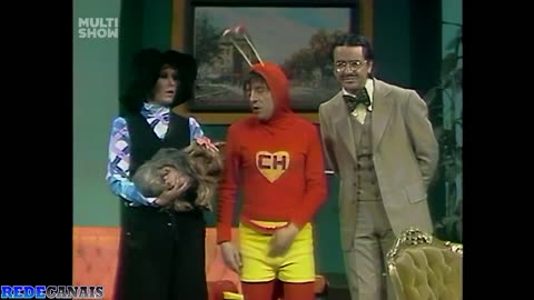 09 - nas fotografias pequeninas o chapolin aparece de corpo inteiro / paquera à moda antiga