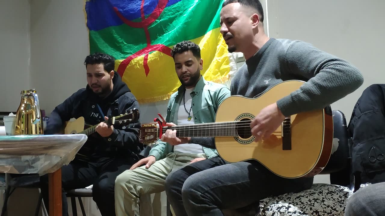 احتفال بالسنة الامازيغية الجديدة 2976 جمعية ماسينيسا طنجة وصلة غنائية الفنان عبد الاله غاري ثماث انو