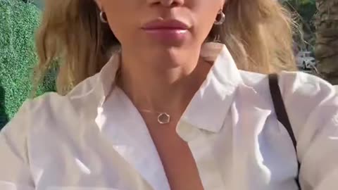 Blonde tgirl that live in california