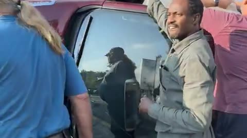 Look at this crap! BIG RED FLAG when a CDL driver is wearing flip-flops! 😬🦺