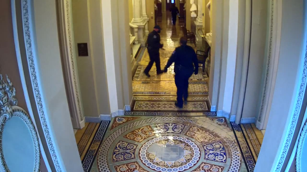 0205USCS02WestStairsnearS221_2021-01-06_16h00min01s870ms.mp4