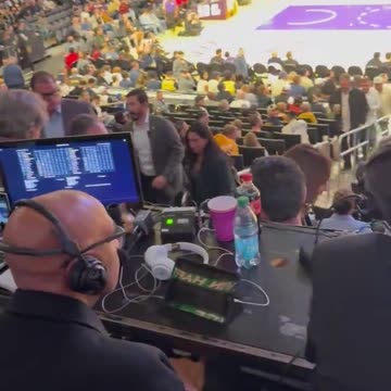 KAMALA AND DOUGIE ARRIVE AT LAKERS GAME.