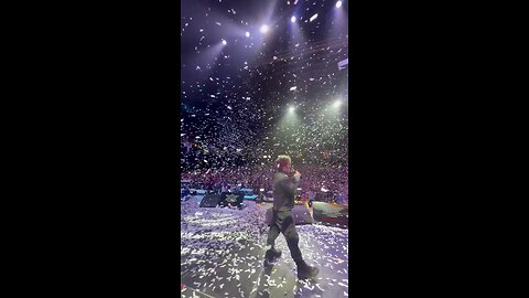 alles eine Riesen-Show 🎸 Keine KI: Milei rockt Stadion in Buenos Aires