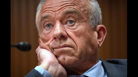 IL SEGRETARIO DELLA SALUTE ROBERT F. KENNEDY AMMETTE DI AVER SNIFFATO COCAINA DAI SEDILI DEL CESSO!