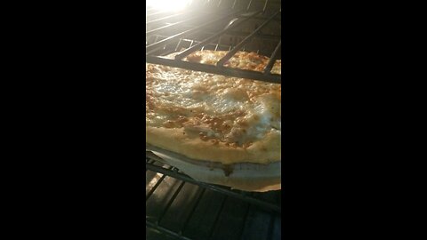 GREEN TOMATO BBQ SAUCE CHICKEN PIZZA.