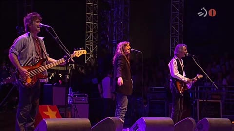 Because the Night (Patti Smith Group song) - Patti Smith (live)