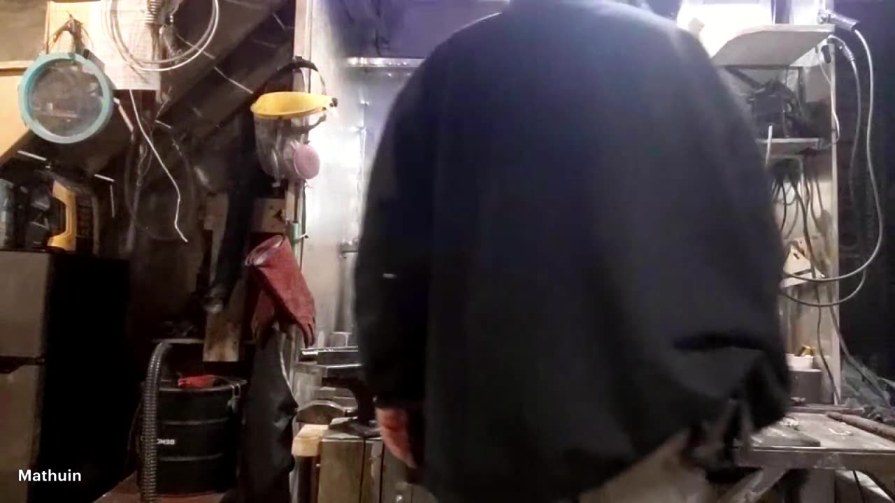 Making a Blacksmiths hammer (Rounding Hammer)