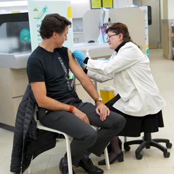 טרודו מפרסם בימים אלו איך הוא נותן 2 כתפיים שימו לב הסרטון קטוע במקור בדיוק שהמחט אמורה להכנס פעמיים 07.01.2025