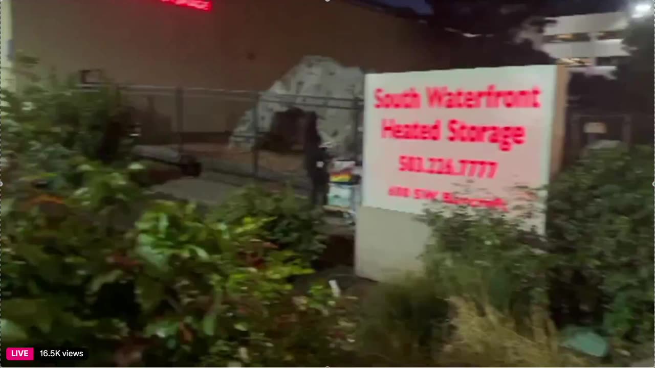 Just before Tommy Boi just left to go home he caught ANTIFA receiving cartloads