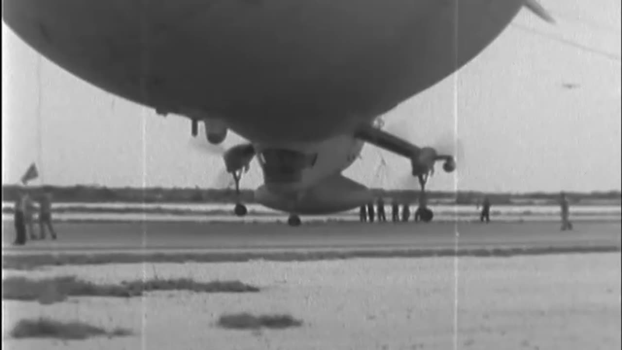 LANDING OF THE ZPG... - LANDING OF THE ZPG 26717 AFTER RECORD BREAKING FLIGHT NAS, K - 428-npc-17671